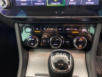 Skoda Superb 1.4 TSI iV 13kWh SE Technology Plug-in DSG (218 ps) - DRIVER MEM