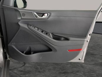 Hyundai Ioniq 38.3kWh Premium (136 ps) - REVERSE CAM - NAV - HEATED SEATS