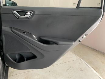 Hyundai Ioniq 38.3kWh Premium (136 ps) - REVERSE CAM - NAV - HEATED SEATS