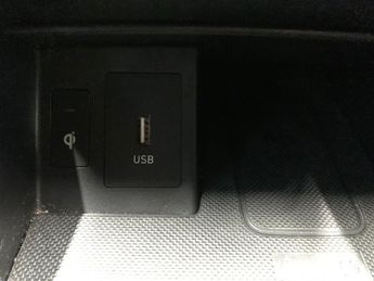 Hyundai Kona 39kWh Premium (10.5kW Charger) (136 ps) - KEYLESS ENTRY