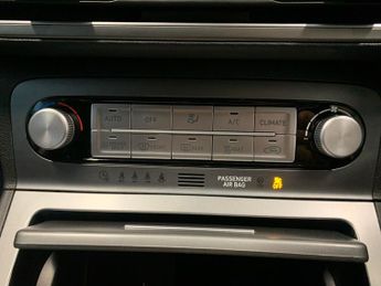 Hyundai Kona 39kWh Premium (10.5kW Charger) (136 ps) - KEYLESS ENTRY