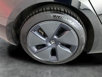 Tesla Model 3 Standard Range Plus RWD (241 bhp) - KEYLESS ENTRY - AUTO PARK - 