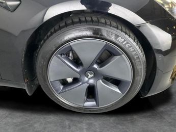 Tesla Model 3 Standard Range Plus RWD (241 bhp) - KEYLESS ENTRY - AUTO PARK - 