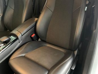 Mercedes-Benz A Class 1.5 A180d Sport (Premium) 7G-DCT (116 ps) - HEATED SEATS - MIRRO