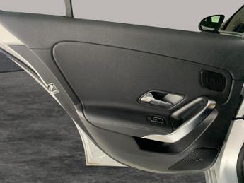 Mercedes-Benz A Class 1.5 A180d Sport (Premium) 7G-DCT (116 ps) - HEATED SEATS - MIRRO