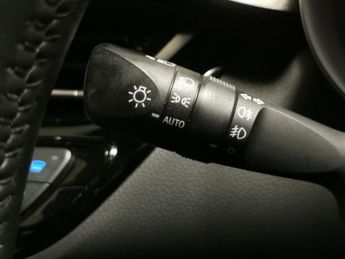 Toyota C-HR 1.8 VVT-h GPF Icon CVT (122 ps) - BLUETOOTH - 17IN ALLOYS - AIR 