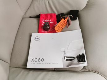 Volvo XC60 2.0 D4 Momentum (190 ps) - AUTO PARK - LED - HEATED LEATHER