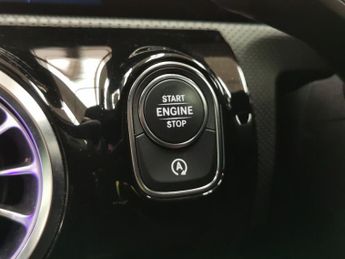 Mercedes-Benz A Class 1.5 A180d Sport (Premium) 7G-DCT (116 ps) - HEATED SEATS - MIRRO