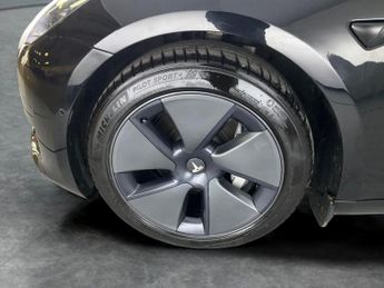 Tesla Model 3 Standard Range Plus RWD (241 bhp) - KEYLESS ENTRY - AUTO PARK - 