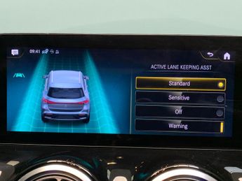 Mercedes-Benz EQA EQA 250 66.5kWh AMG Line (190 ps) - HEATED SEATS - NAV - ADAPTIV