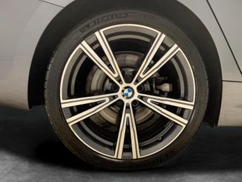BMW 3 Series 2.0 330e 12kWh M Sport Plug-in (292 ps) - SUN PROTECTION GLASS -