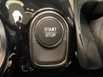 Mercedes-Benz EQA EQA 250 66.5kWh AMG Line (190 ps) - HEATED SEATS - NAV - ADAPTIV