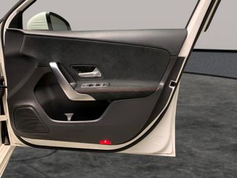 Mercedes-Benz A Class 1.5 A180d AMG Line 7G-DCT (116 ps) - COMFORT PACK