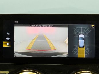 Mercedes-Benz EQA EQA 250 66.5kWh AMG Line (190 ps) - HEATED SEATS - NAV - ADAPTIV