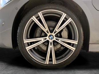 BMW 3 Series 2.0 330e 12kWh M Sport Plug-in (292 ps) - SUN PROTECTION GLASS -