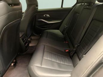 BMW 3 Series 2.0 330e 12kWh M Sport Plug-in (292 ps) - SUN PROTECTION GLASS -