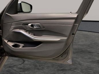 BMW 3 Series 2.0 330e 12kWh M Sport Plug-in (292 ps) - SUN PROTECTION GLASS -