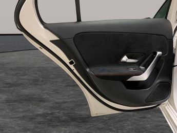 Mercedes-Benz A Class 1.5 A180d AMG Line 7G-DCT (116 ps) - COMFORT PACK