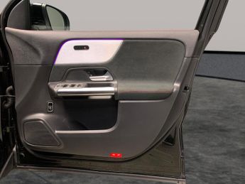 Mercedes-Benz EQA EQA 250 66.5kWh AMG Line (190 ps) - HEATED SEATS - NAV - ADAPTIV