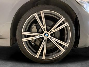 BMW 3 Series 2.0 330e 12kWh M Sport Plug-in (292 ps) - SUN PROTECTION GLASS -