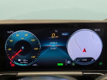 Mercedes-Benz EQA EQA 250 66.5kWh AMG Line (190 ps) - HEATED SEATS - NAV - ADAPTIV