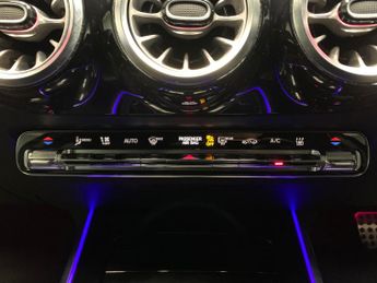 Mercedes-Benz EQA EQA 250 66.5kWh AMG Line (190 ps) - HEATED SEATS - NAV - ADAPTIV