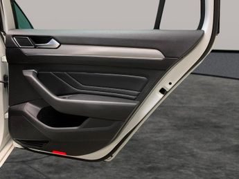 Volkswagen Passat 1.4 TSI 13kWh GTE Plug-in DSG (218 ps) - HEATED SEATS - PARK SEN