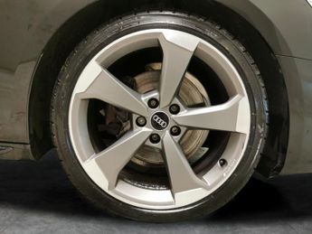 Audi A4 Avant 2.0 TFSI 35 Black Edition S Tronic (150 ps) - BLUETOOTH - CRUISE