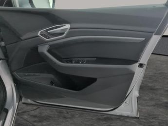 Audi e-tron 55 Technik quattro 95kWh (11kW Charger) (408 ps) - REVERSE CAM