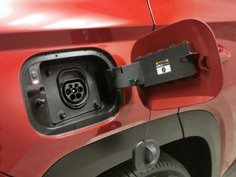 Hyundai Tucson 1.6 h T-GDi 13.8kWh Premium Plug-in 4WD (265 ps) - HEATED SEATS