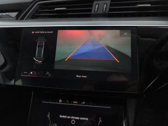 Audi e-tron 55 Technik quattro 95kWh (11kW Charger) (408 ps) - REVERSE CAM