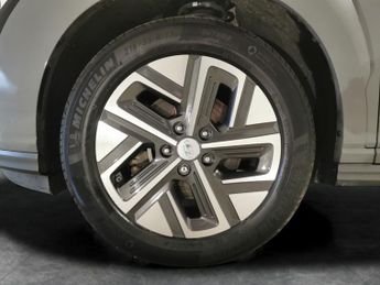 Hyundai Kona 64kWh Premium (10.5kW Charger) (204 ps) - HEATED SEATS - HEATED 