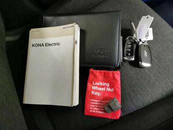 Hyundai Kona 64kWh Premium (10.5kW Charger) (204 ps) - HEATED SEATS - HEATED 