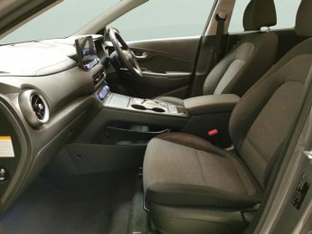 Hyundai Kona 64kWh Premium (10.5kW Charger) (204 ps) - HEATED SEATS - HEATED 