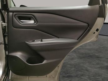 Nissan Qashqai 1.3 DIG-T MHEV Acenta Premium XTRON (158 ps) - BLIND SPOT ASSIST