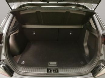 Hyundai Kona 64kWh Premium (10.5kW Charger) (204 ps) - HEATED SEATS - HEATED 