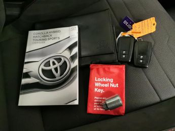 Toyota Corolla 1.8 VVT-h Excel CVT (122 ps) - AUTO PARK - LED - REVERSE CAM