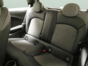 Mini Electric Hatch Cooper SE 32.6kWh Level 2 (184 ps) - REVERSE CAM - HEATED SEATS 