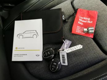 Mini Electric Hatch Cooper SE 32.6kWh Level 2 (184 ps) - REVERSE CAM - HEATED SEATS 