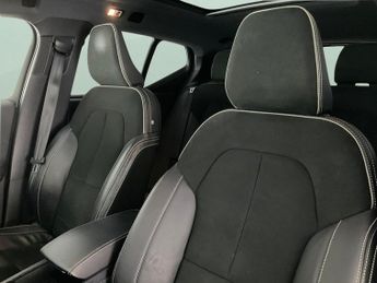 Volvo XC40 1.5h T5 Twin Engine Recharge 10.7kWh R-Design Pro Plug-in (262 p