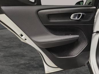 Volvo XC40 Recharge Twin 78kWh AWD (408 ps) - CRUISE - HALF LEATHER - 19IN 