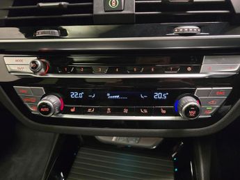 BMW iX3 80kWh Premier Edition (286 ps) - LEATHER - HEATED SEATS