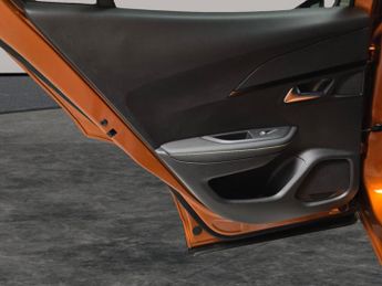 Peugeot E-2008 50kWh GT (7kW Charger) (136 ps) - LED - REVERSE CAM - NAV