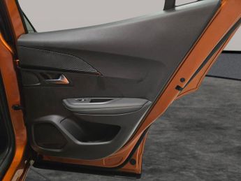 Peugeot E-2008 50kWh GT (7kW Charger) (136 ps) - LED - REVERSE CAM - NAV