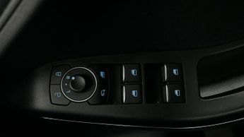 Ford Puma 1.0T EcoBoost MHEV ST-Line Vignale DCT (155 ps) - FORD SYNC3 - P