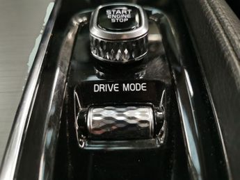 Volvo XC90 2.0 B5 MHEV Momentum 4WD (235 ps) - LEATHER-FACED - CHARCOAL - A