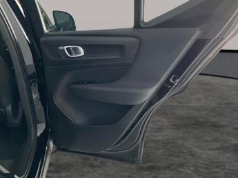 Volvo XC40 1.5h T5 Twin Engine Recharge 10.7kWh R-Design Pro Plug-in (262 p