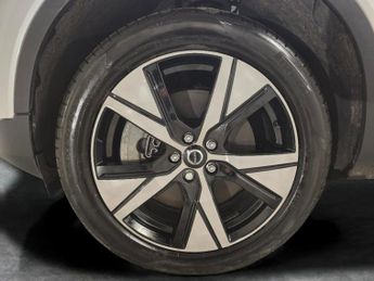 Volvo XC40 Recharge Twin 78kWh AWD (408 ps) - CRUISE - HALF LEATHER - 19IN 