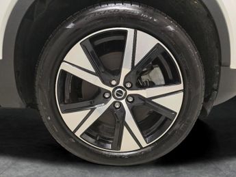 Volvo XC40 Recharge Twin 78kWh AWD (408 ps) - CRUISE - HALF LEATHER - 19IN 