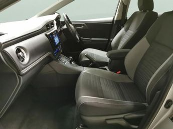 Toyota Auris 1.8 VVT-h Icon Tech CVT (136 ps) - BLUETOOTH - CRUISE - AIR CON